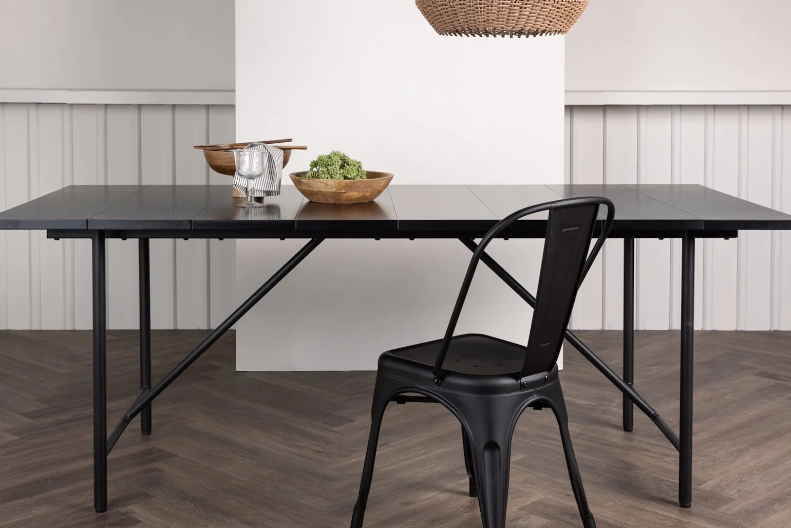 Astrid spisebord