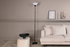 Batang gulvlampe
