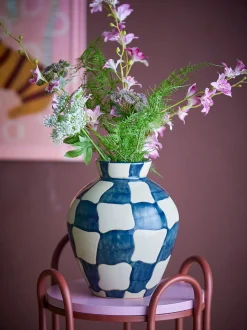 Check vase